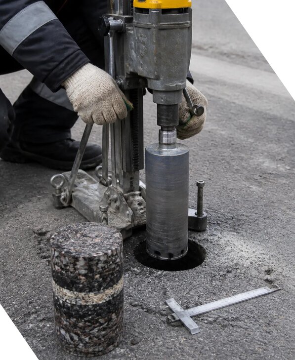 Отбор кернов асфальта для испытаний и обследований в Асбесте